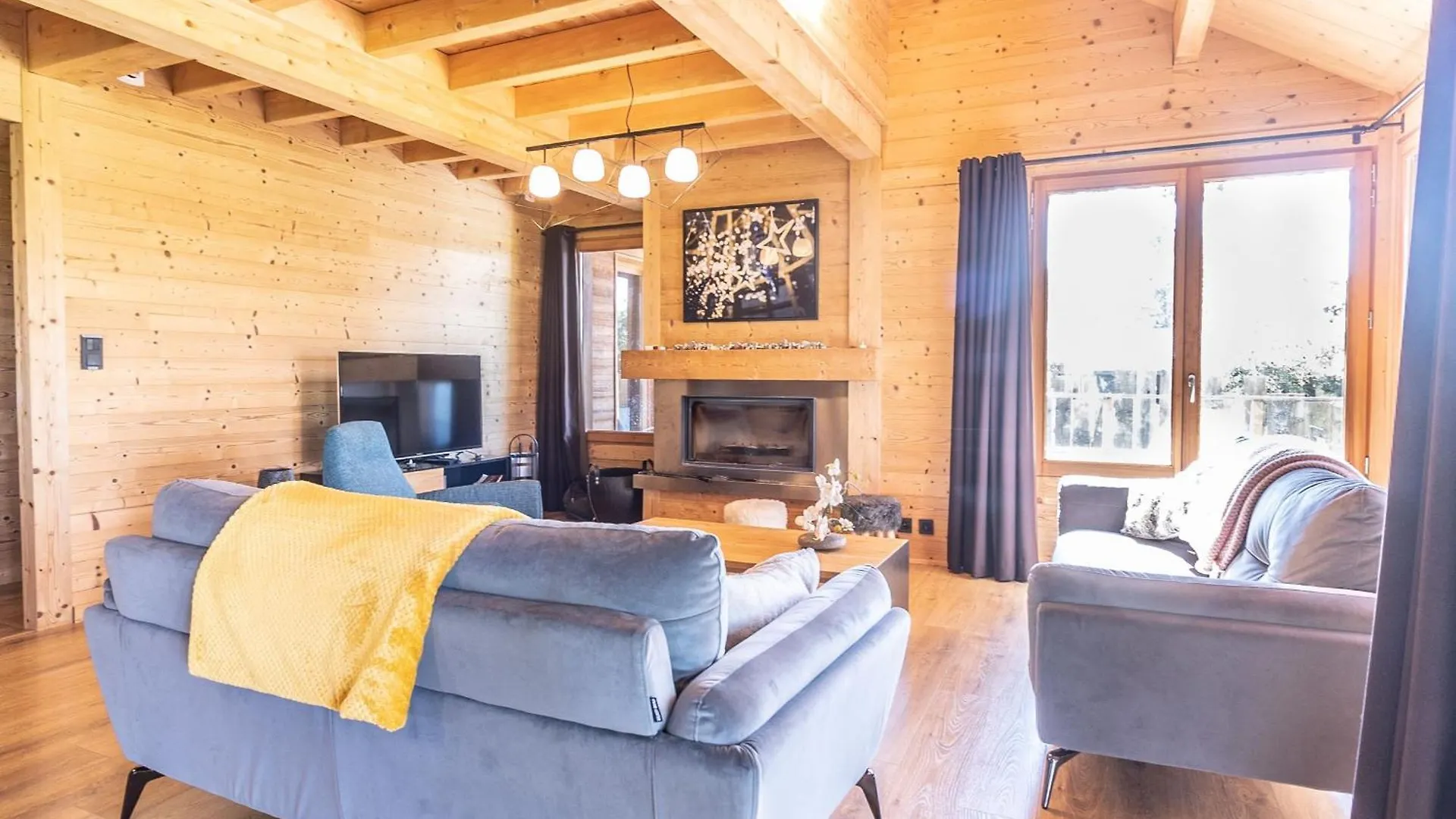 Luxe Et Detente : Lodge Avec Spa Privatif Et Acces Piscine, Golf, Et Aire De Jeux. - Fr-1-582-39 Le Chambon-sur-Lignon 0*,  França