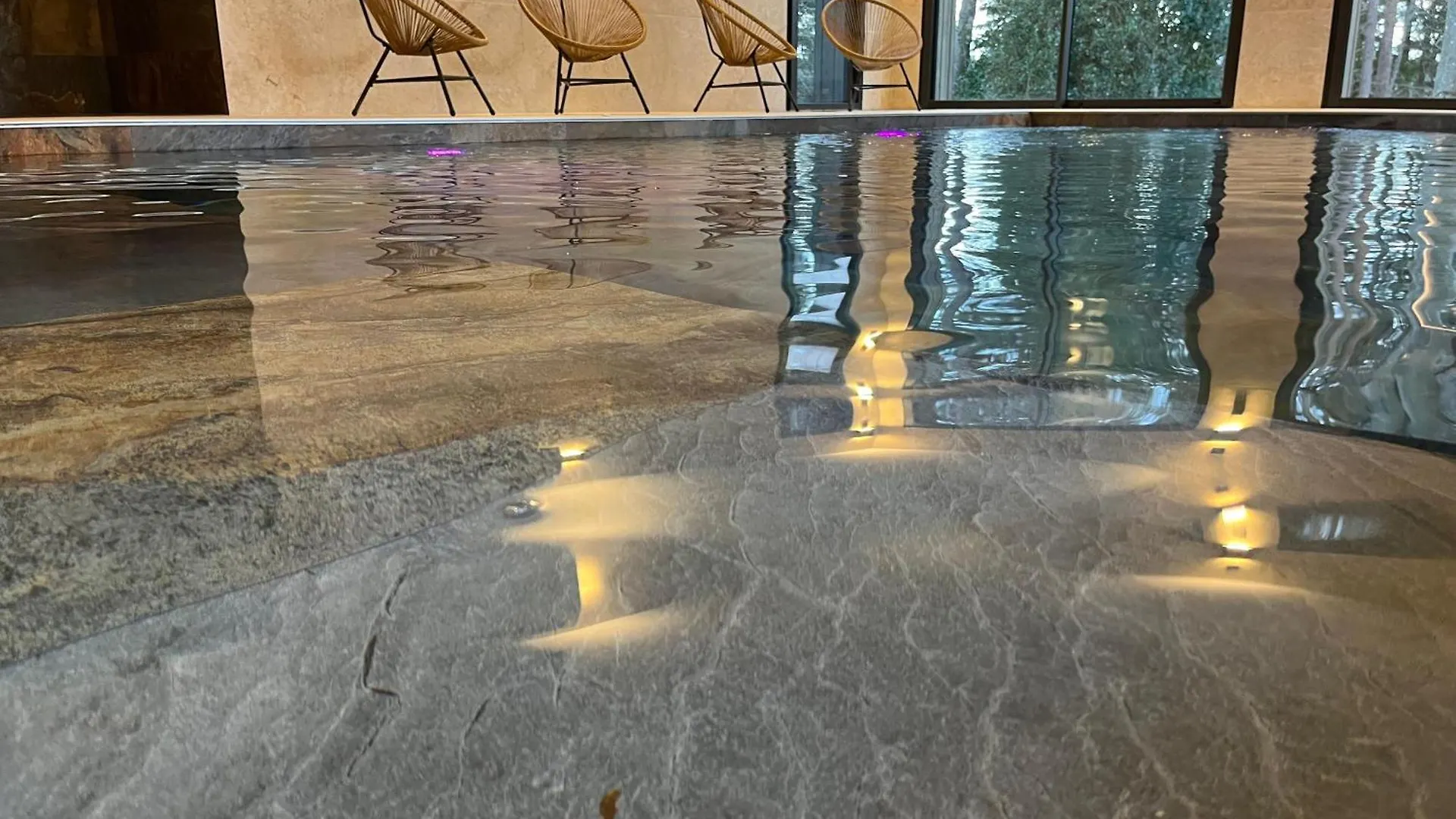Casa de Férias Luxe Et Detente : Lodge Avec Spa Privatif Et Acces Piscine, Golf, Et Aire De Jeux. - Fr-1-582-39 Le Chambon-sur-Lignon França