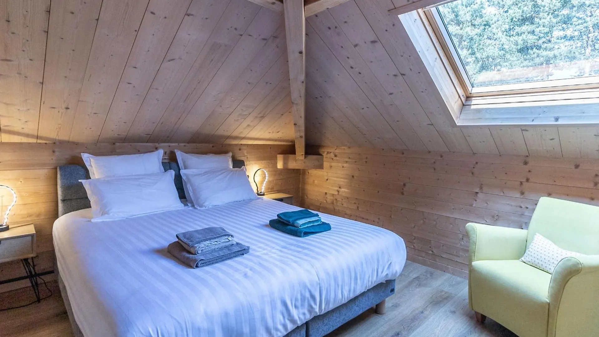 Luxe Et Detente : Lodge Avec Spa Privatif Et Acces Piscine, Golf, Et Aire De Jeux. - Fr-1-582-39 Le Chambon-sur-Lignon Casa de Férias
