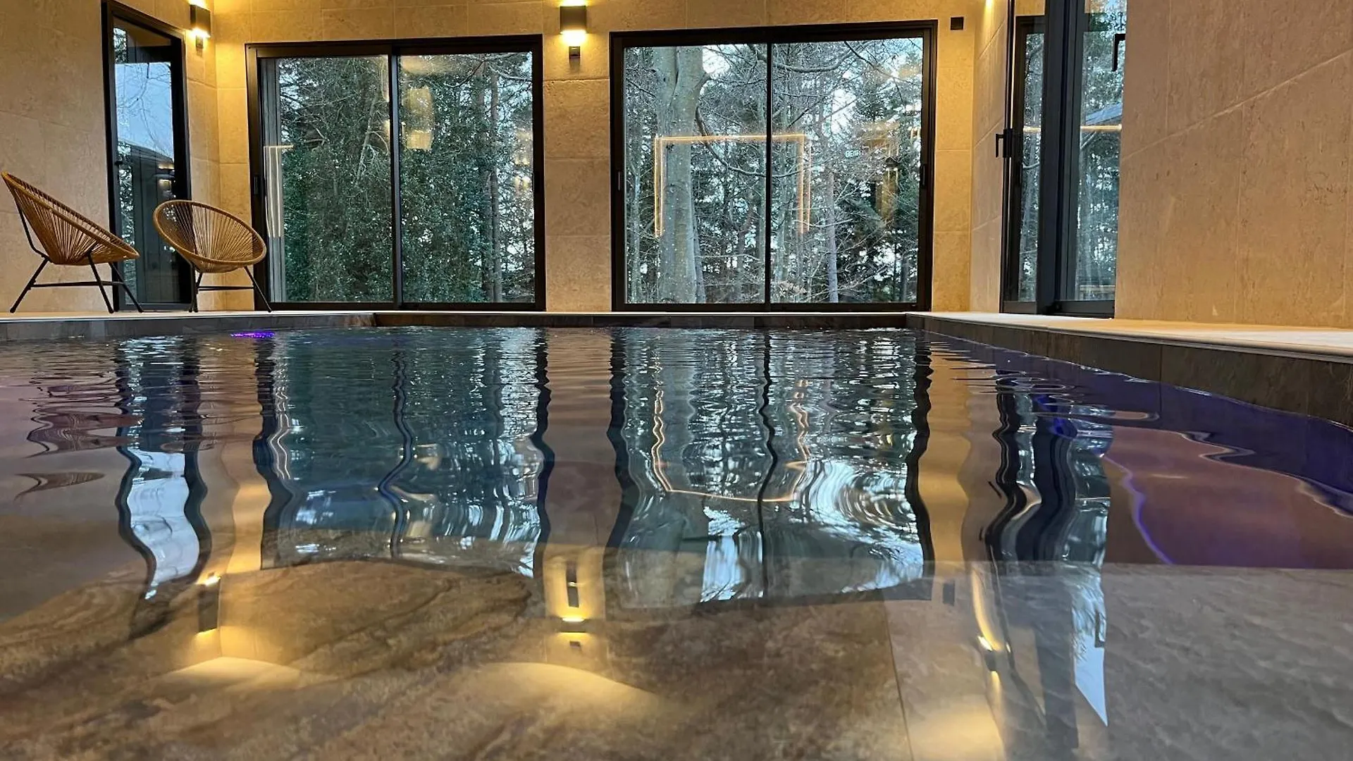 Luxe Et Detente : Lodge Avec Spa Privatif Et Acces Piscine, Golf, Et Aire De Jeux. - Fr-1-582-39 Le Chambon-sur-Lignon
